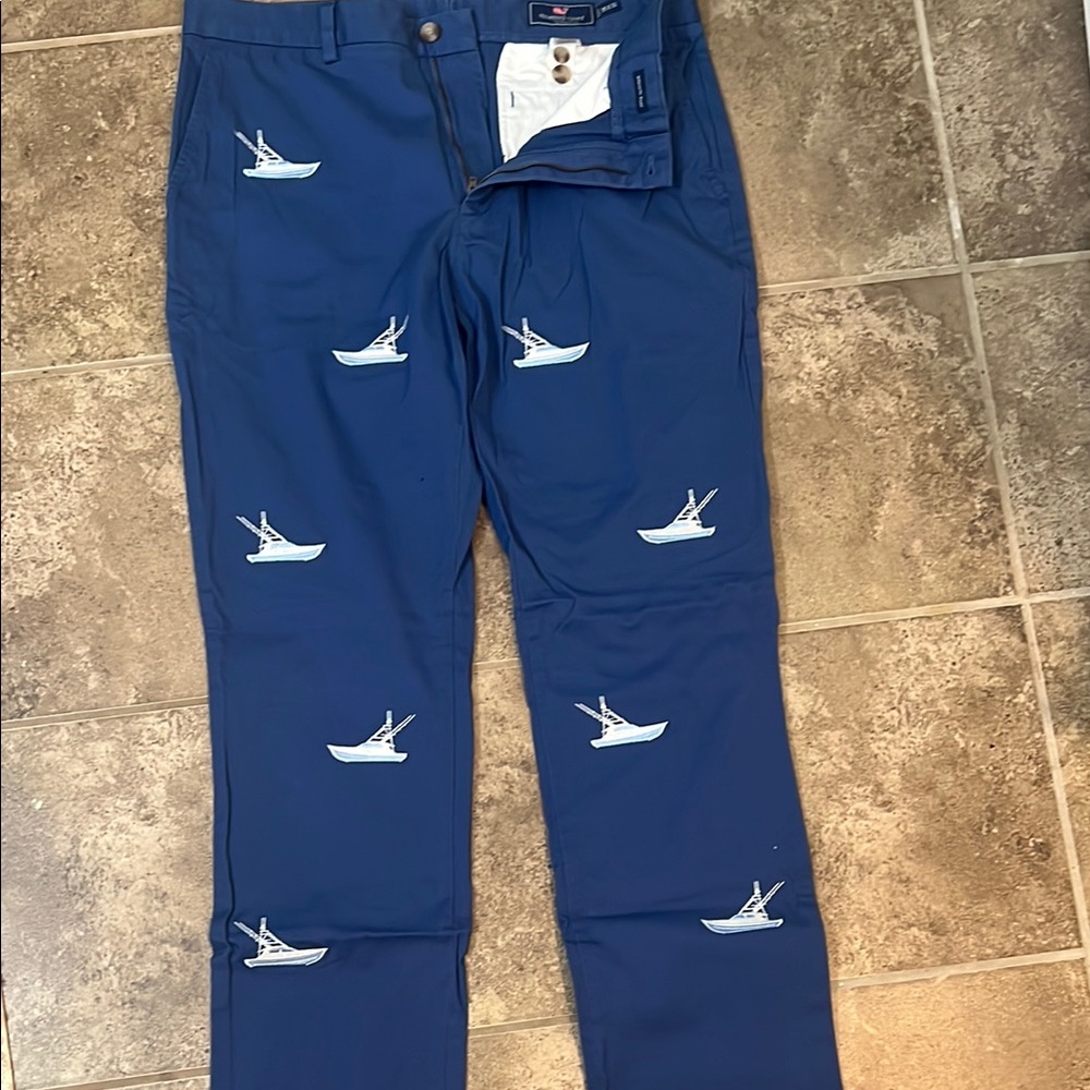 Vineyard Vines Blue Chinos with Nautical Motifs
